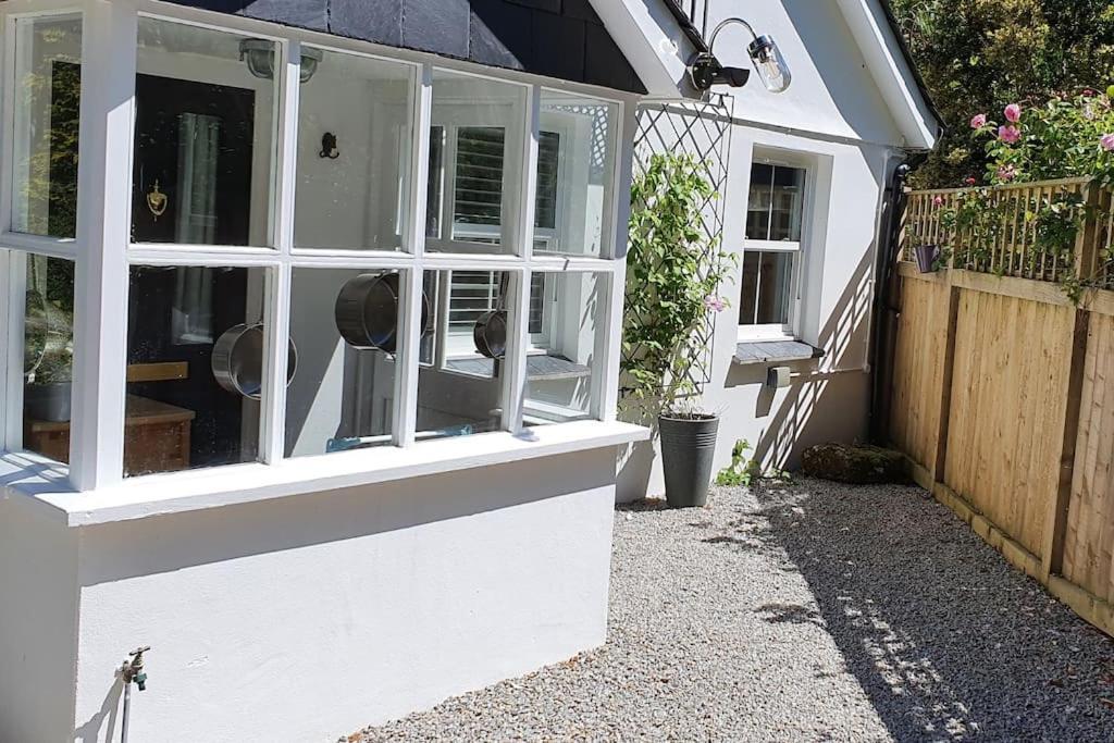 Bijou Coastal Apartment In Polperro With Hot Tub Onsite Parking Downhill Walk To Village المظهر الخارجي الصورة