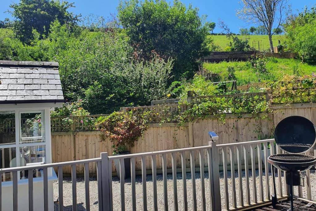 Bijou Coastal Apartment In Polperro With Hot Tub Onsite Parking Downhill Walk To Village المظهر الخارجي الصورة
